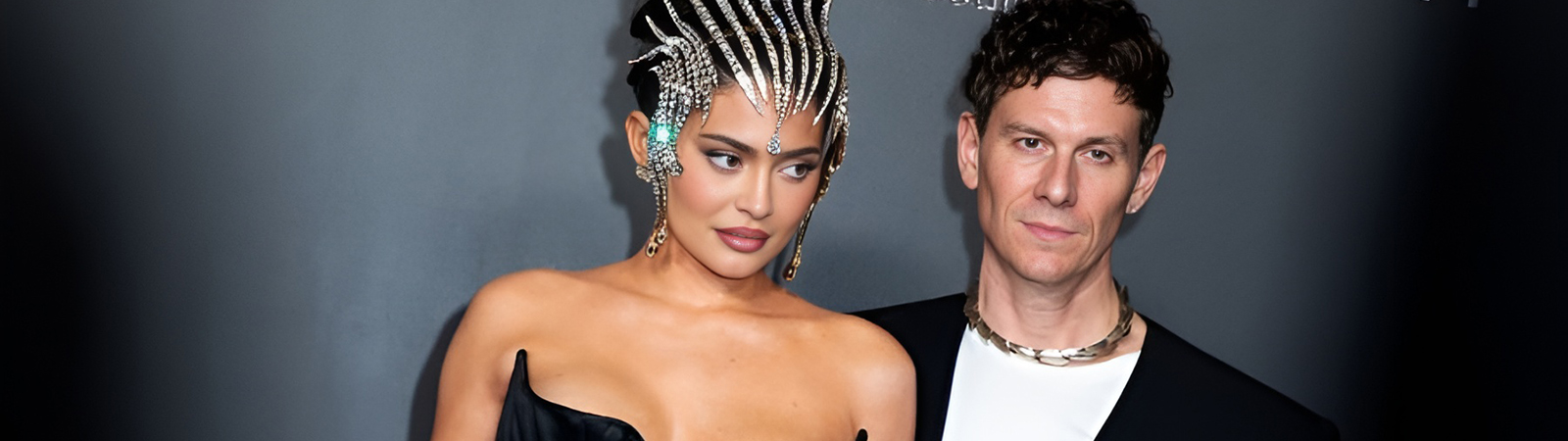 Кейси Кэдуалладер покидает пост креативного директора Mugler