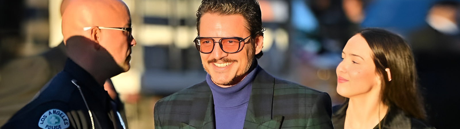 Педро Паскаль в ботфортах Saint Laurent Педро Паскаль в ботфортах Saint Laurent