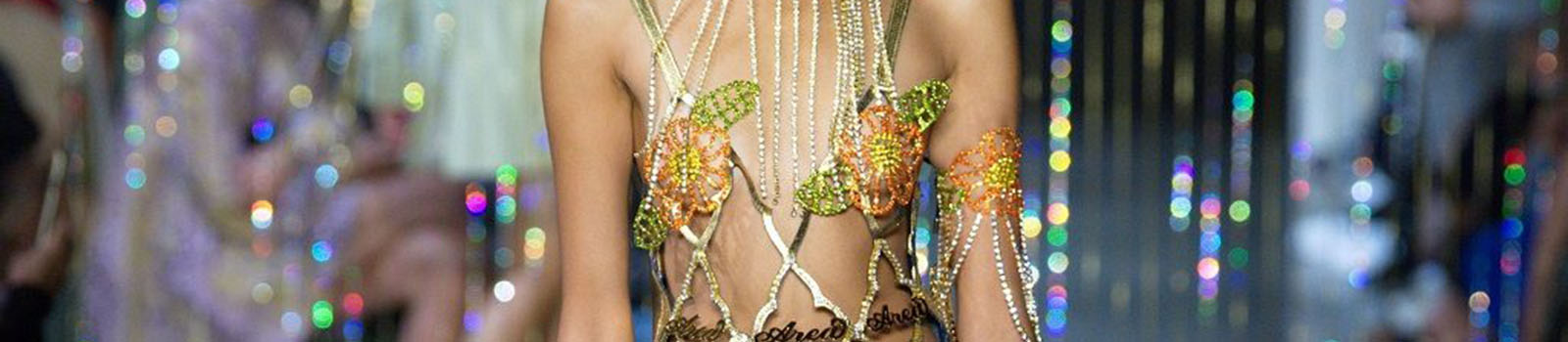 брендовая одежда, обувь, и аксессуары AREA