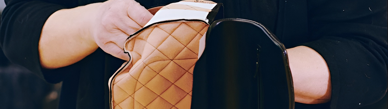 Производство сумки Chanel 11.12 на фабрике AVH