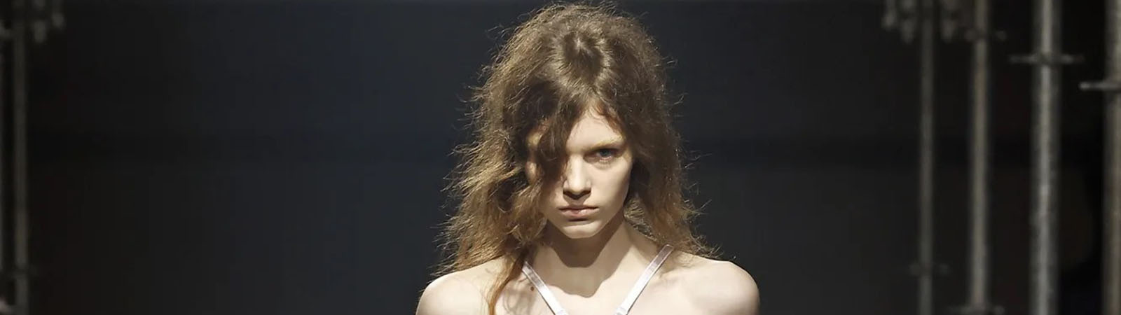 Небрежная укладка на показе Prada