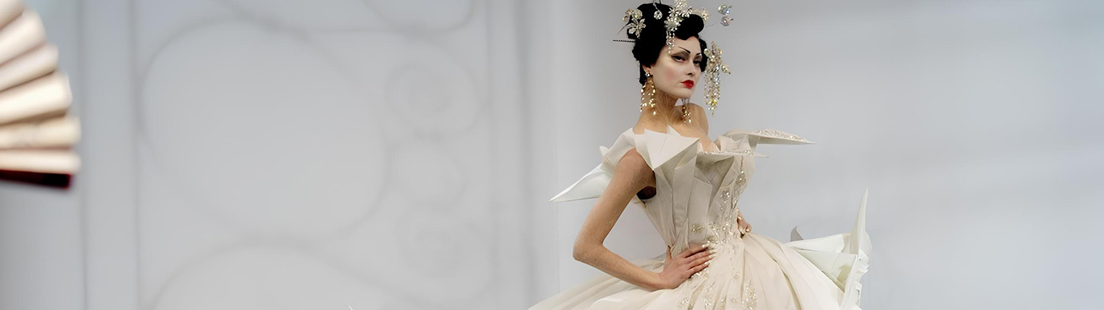 Показ коллекции DIOR весна-лето 2007 с платьем-оригами