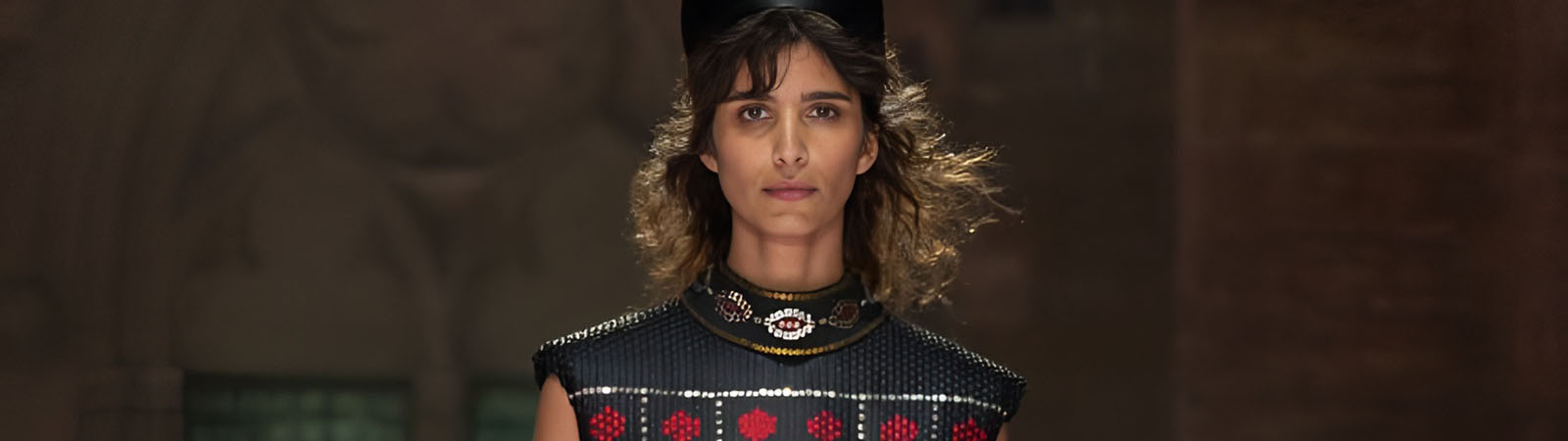 Подиум Louis Vuitton Cruise 2026 в Palais des Papes