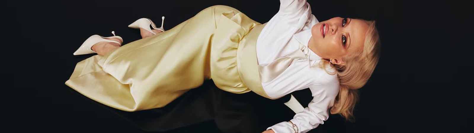 Памела Андерсон в платье Valentino для Elle 2025 Памела Андерсон в платье Valentino для Elle 2025