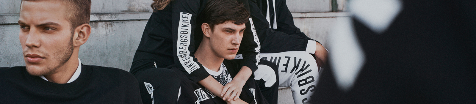 магазин брендовой одежды, обуви, сумок и аксессуаров Bikkembergs