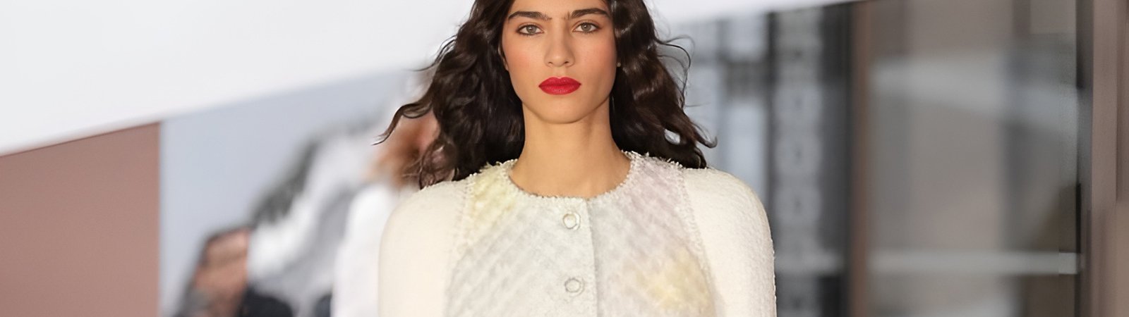 Подиум Chanel Весна/Лето 2025 в Гран-Пале