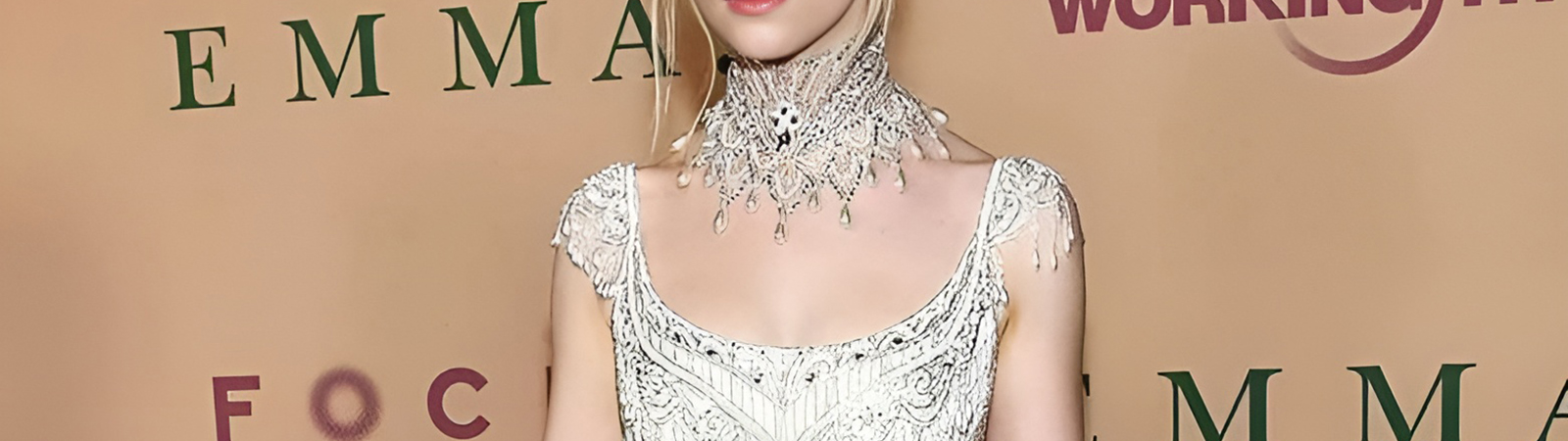 Аня Тейлор-Джой в элегантном винтажном платье от Bob Mackie Аня Тейлор-Джой в элегантном винтажном платье от Bob Mackie