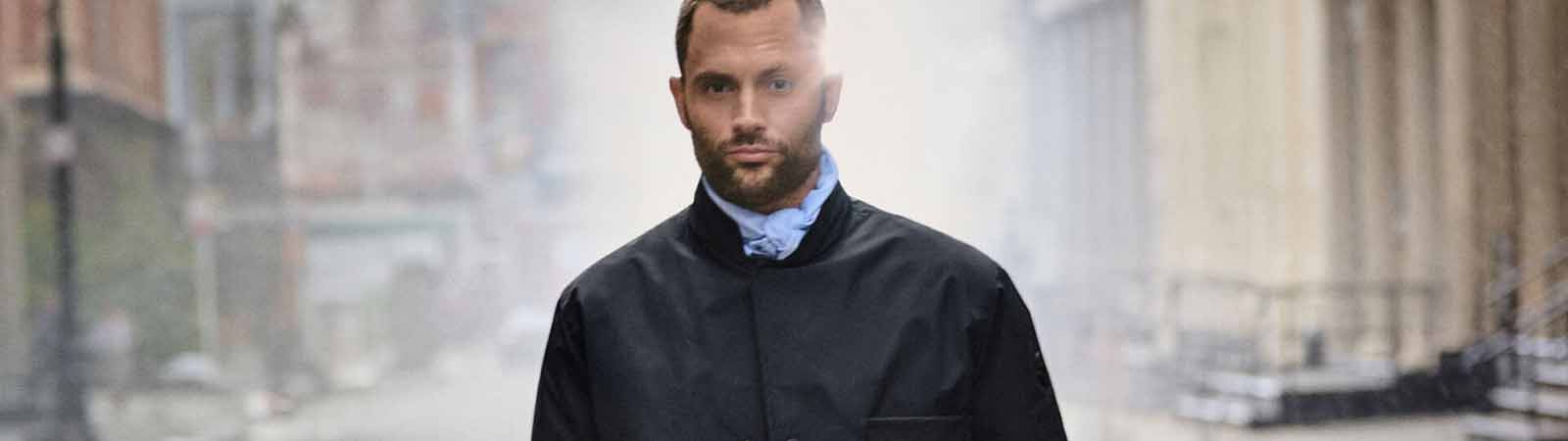 Пенн Бэджли на фоне Нью-Йорка в кампании Moncler