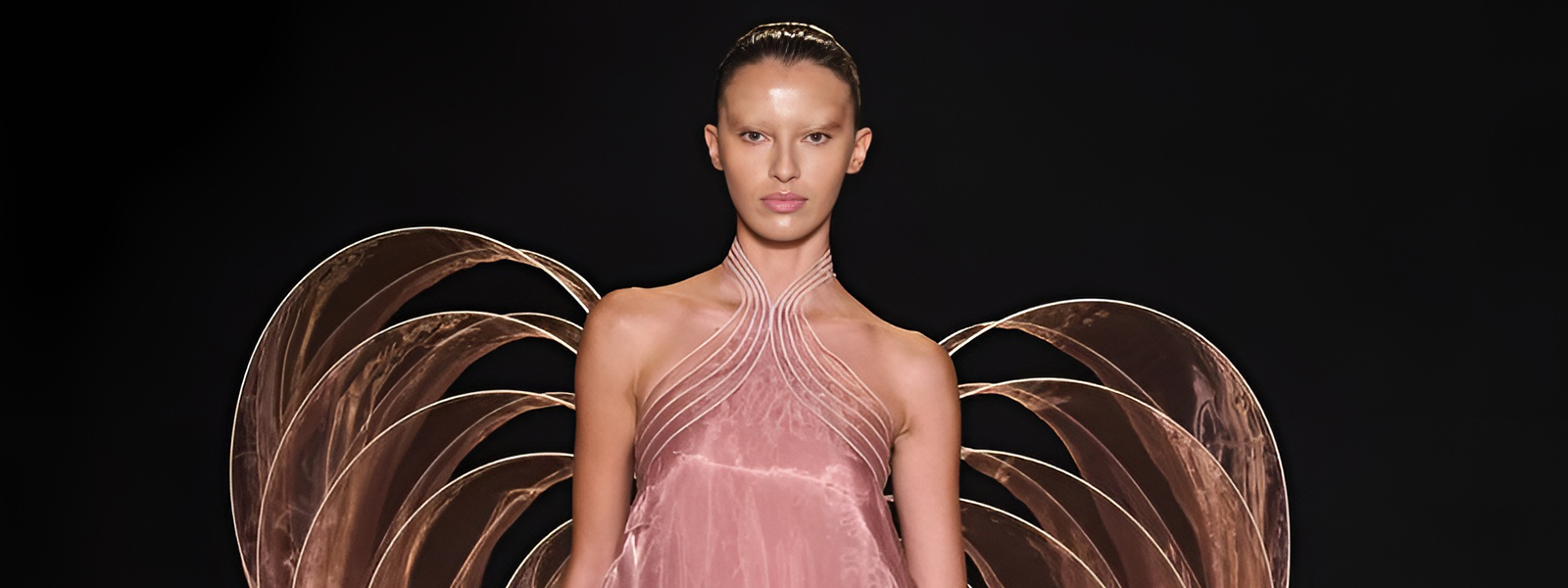 Iris Van Herpen: Sympoiesis &mdash; кутюрный шедевр живой моды
