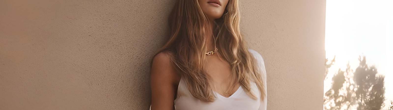 Рози Хантингтон-Уайтли и Джейсон Стейтем на съемках Falconeri в Компорте