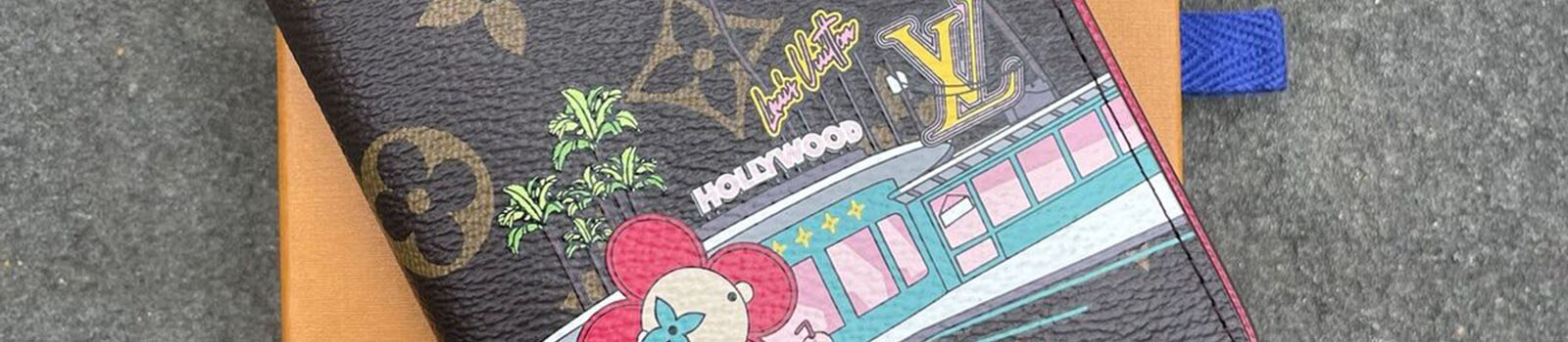 Купить женскую обложку для документов, копия премиального бренда с доставкой.