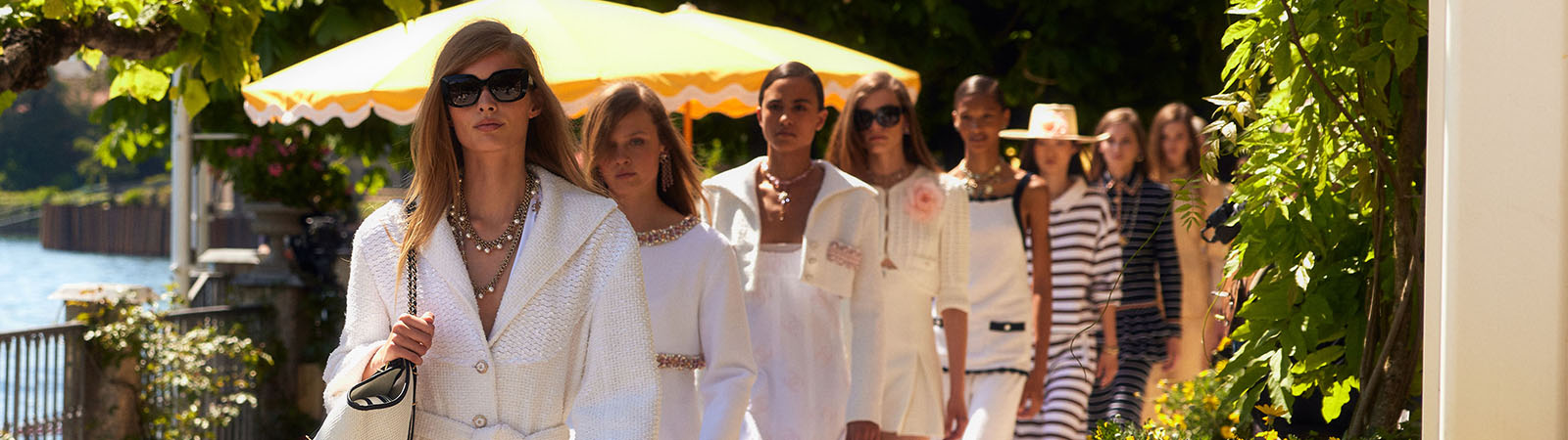 Подиум Chanel Cruise 2026 в Марселе