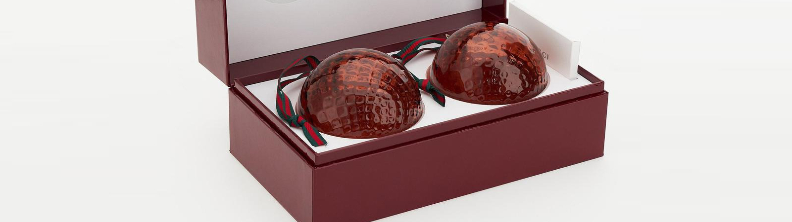 Игрушки GUCCI и VENINI на рождественской ёлке