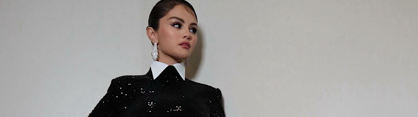 Гомес в элегантном черном платье макси от Ralph Lauren Гомес в элегантном черном платье макси от Ralph Lauren