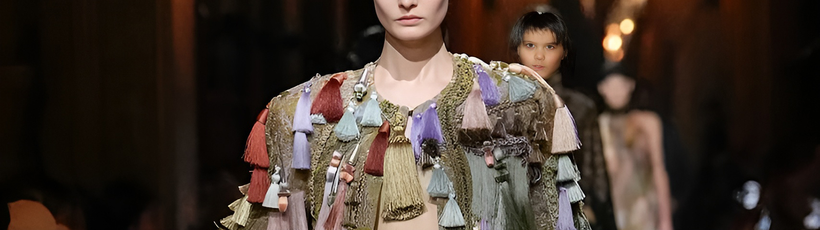 Показ Dries Van Noten Fall 2025 Ready-to-Wear в Париже Показ Dries Van Noten Fall 2025 Ready-to-Wear в Париже