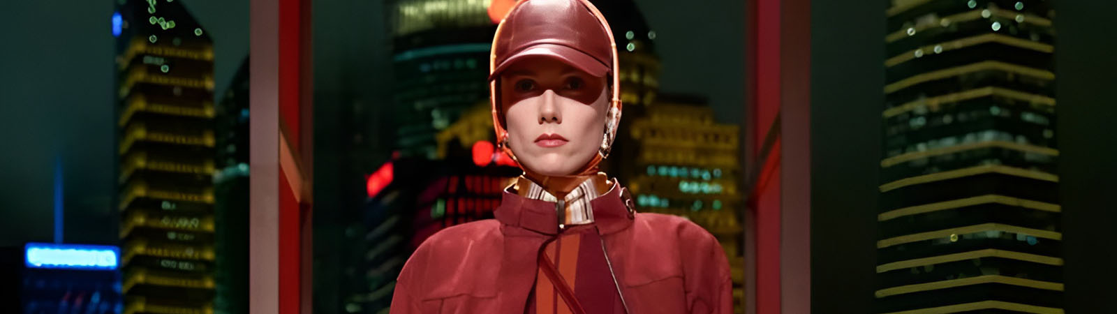 Подиум Herm&egrave;s осень 2025 на набережной Шанхая
