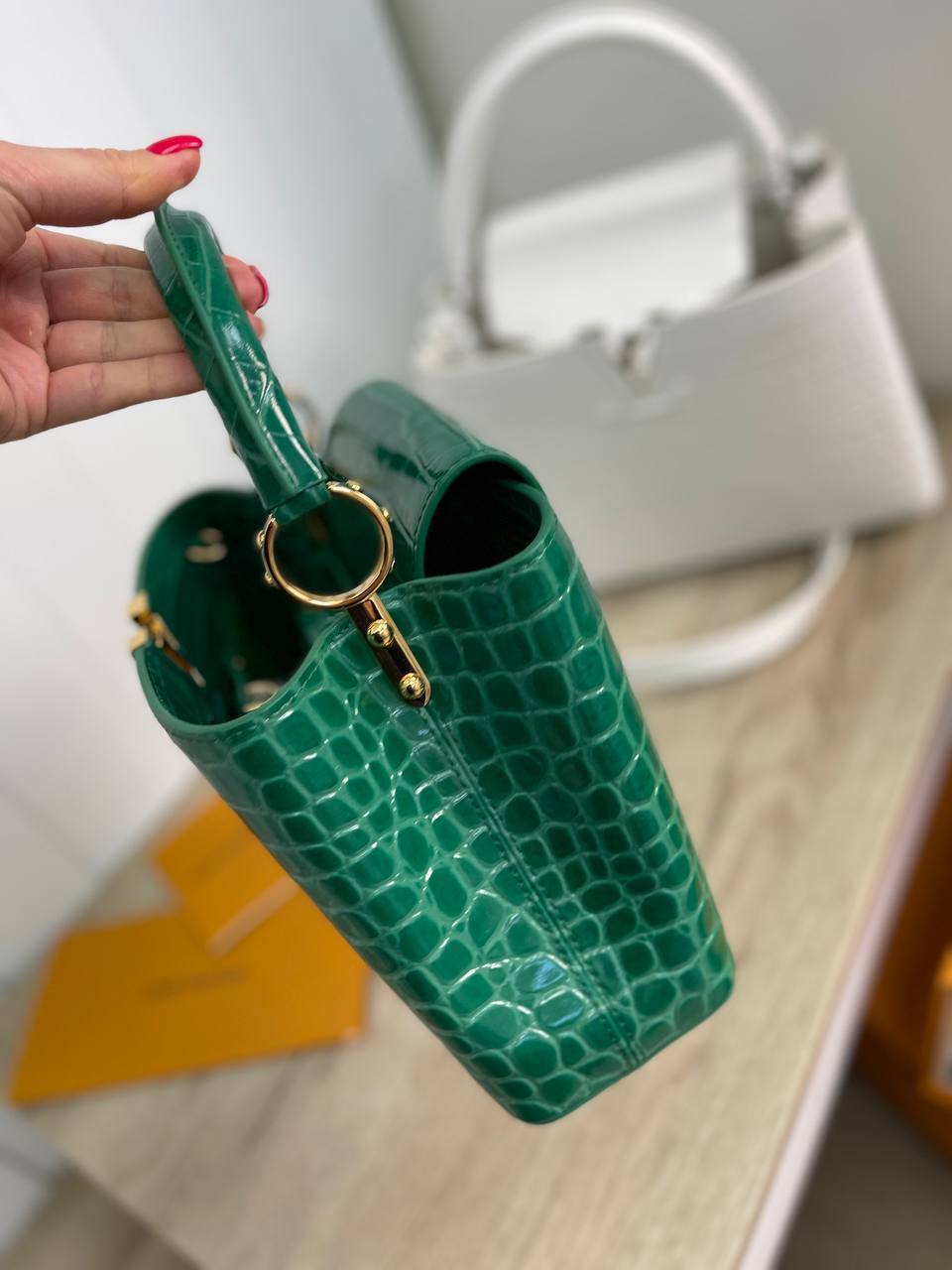 Женская сумка Capucines, 27 см, Louis Vuitton BP-29939 Женская сумка Capucines, 27 см, Louis Vuitton BP-29939