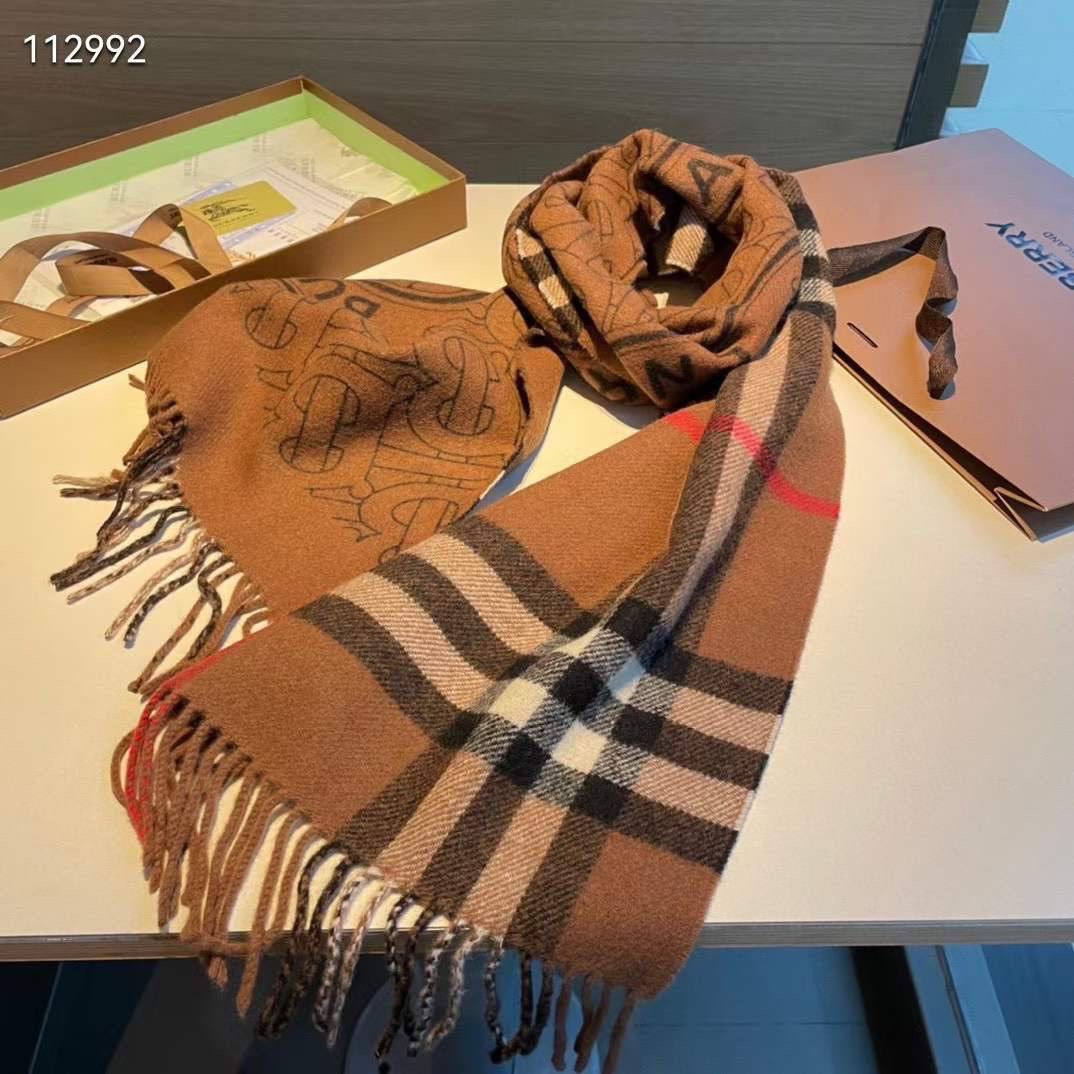 Шарф для стильных образов Burberry BP-39112 Шарф для стильных образов Burberry BP-39112