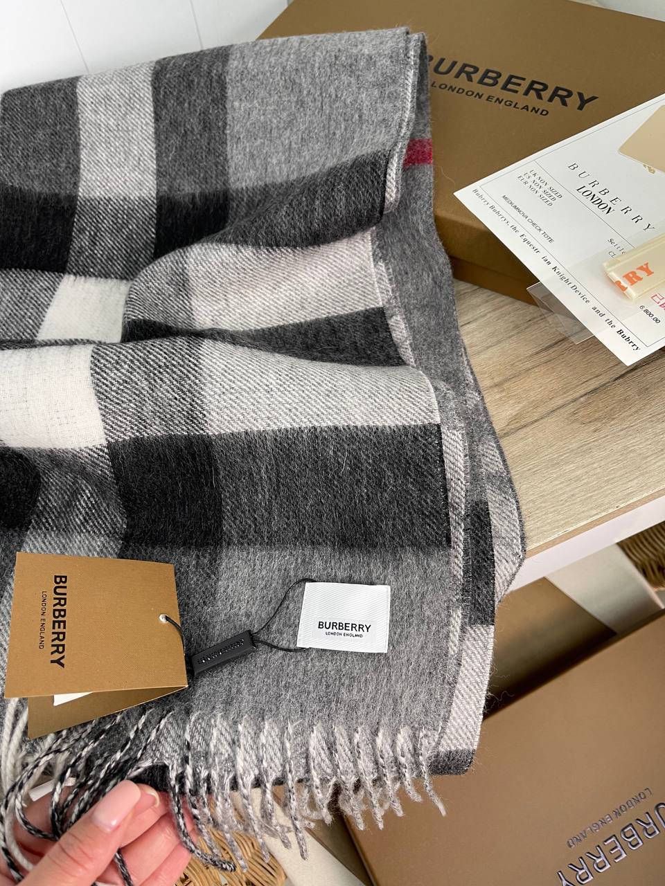 Трендовый шарф Burberry BP-25560 Трендовый шарф Burberry BP-25560