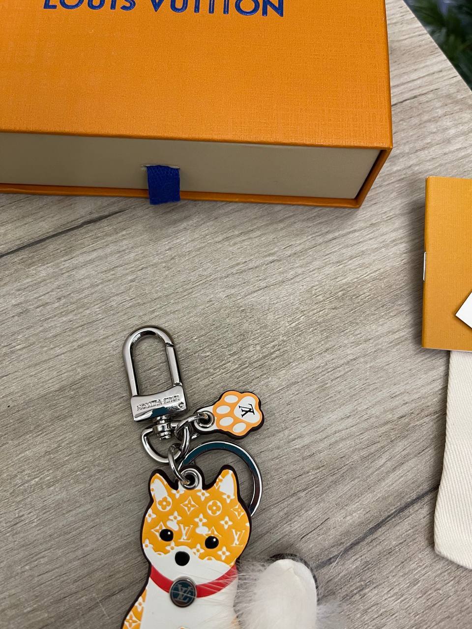 Эксклюзивный брелок Louis Vuitton BP-44016 Эксклюзивный брелок Louis Vuitton BP-44016