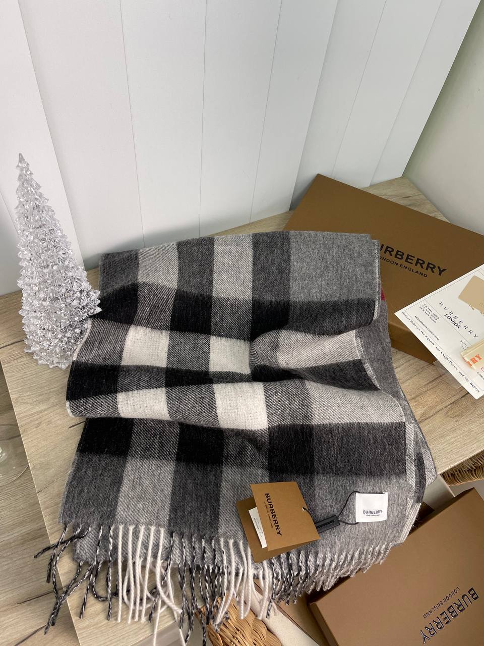 Трендовый шарф Burberry BP-25560 Трендовый шарф Burberry BP-25560