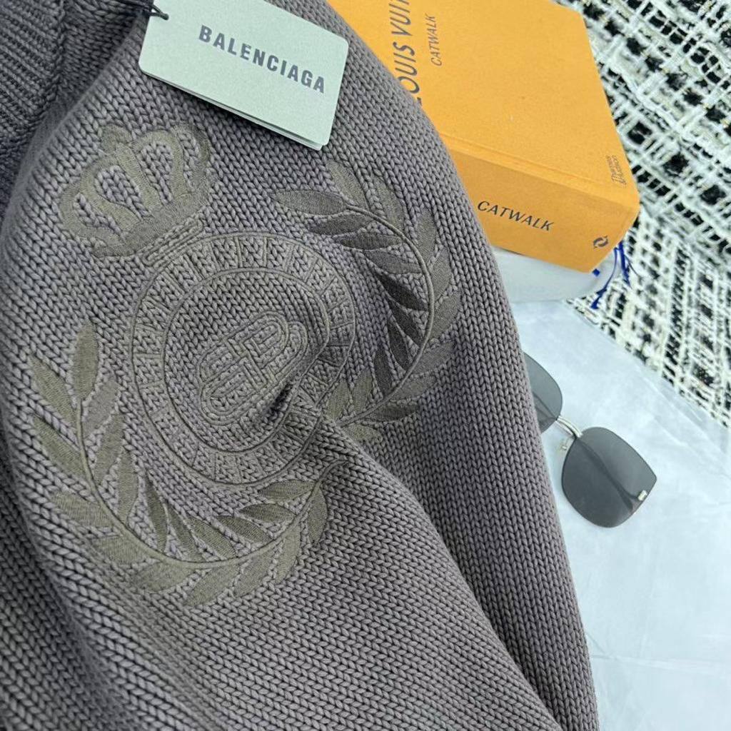 Женский свитер Balenciaga BP-18549 для повседневного образа Женский свитер Balenciaga BP-18549 для повседневного образа