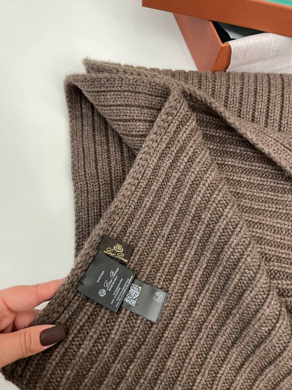 Стильный шарф Loro Piana BP-39740 Стильный шарф Loro Piana BP-39740