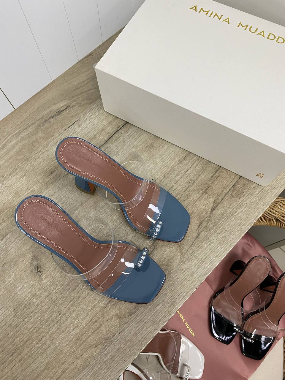 Дизайнерские босоножки Amina Muaddi BP-34649 Дизайнерские босоножки Amina Muaddi BP-34649