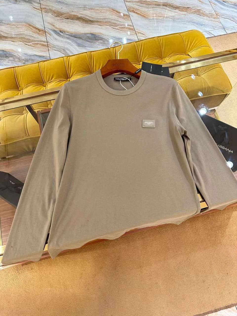 Лонгслив Dolce & Gabbana BP-39392 стильный Лонгслив Dolce & Gabbana BP-39392 стильный