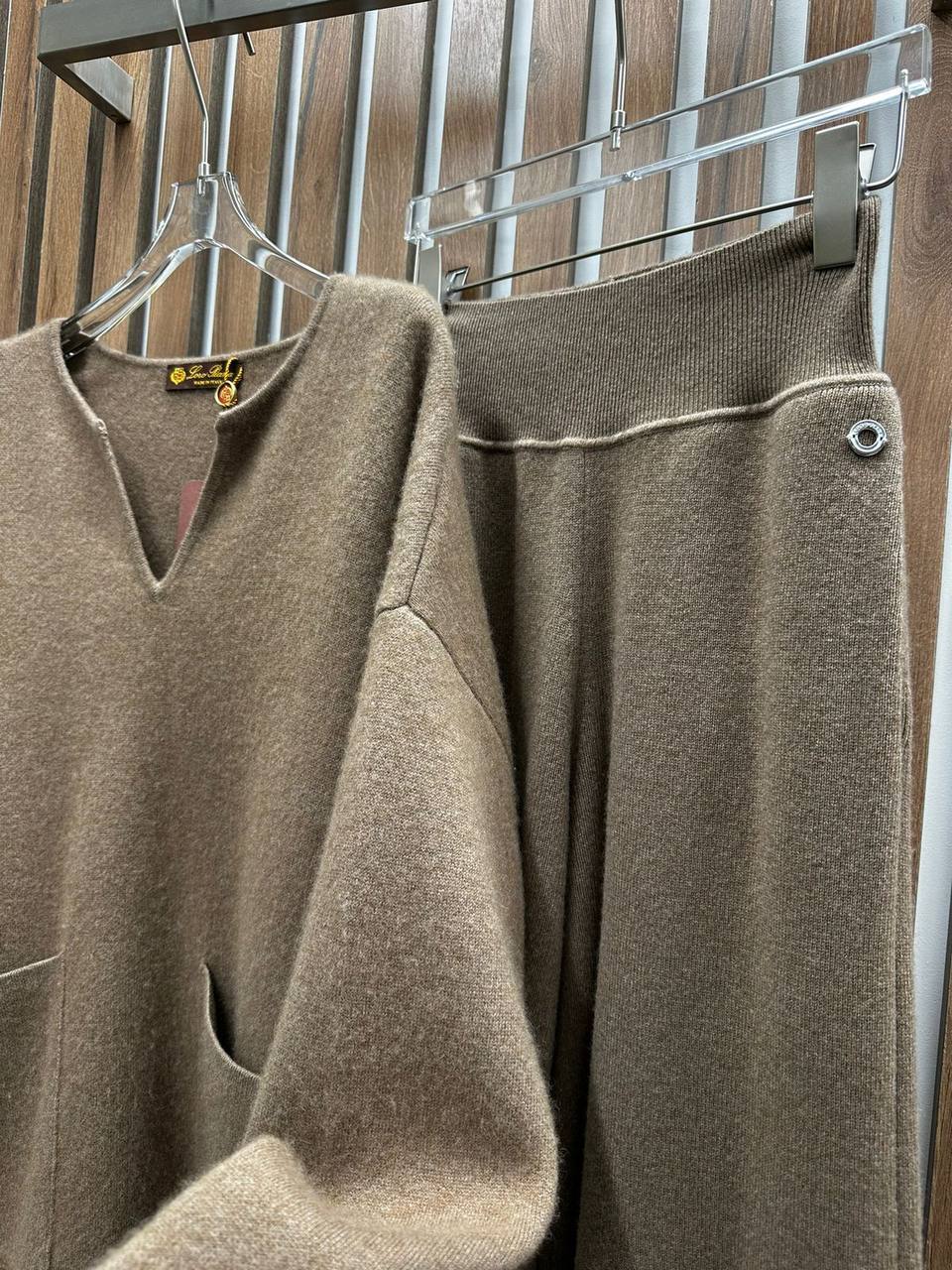 Женский повседневный костюм Loro Piana BP-43094 Женский повседневный костюм Loro Piana BP-43094