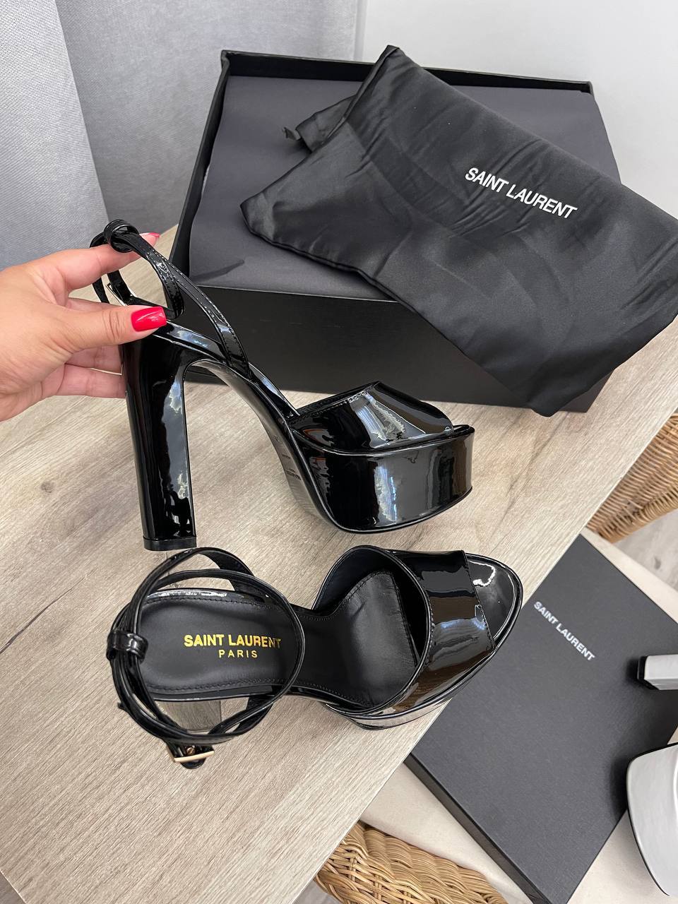 Дизайнерские босоножки Yves Saint Laurent BP-52839 Дизайнерские босоножки Yves Saint Laurent BP-52839