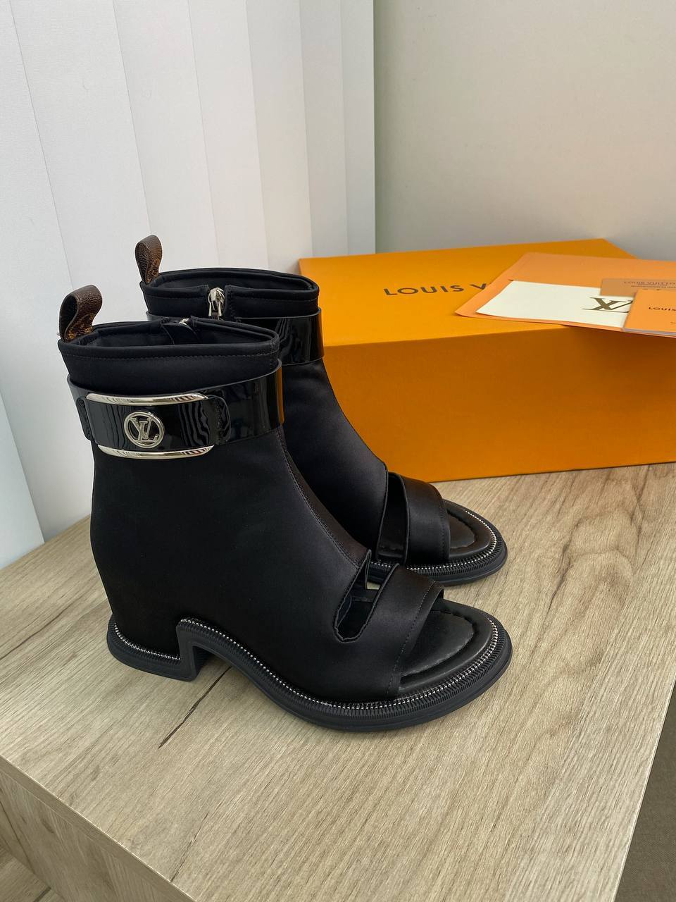 Коллекционные ботильоны Louis Vuitton BP-17516 Коллекционные ботильоны Louis Vuitton BP-17516