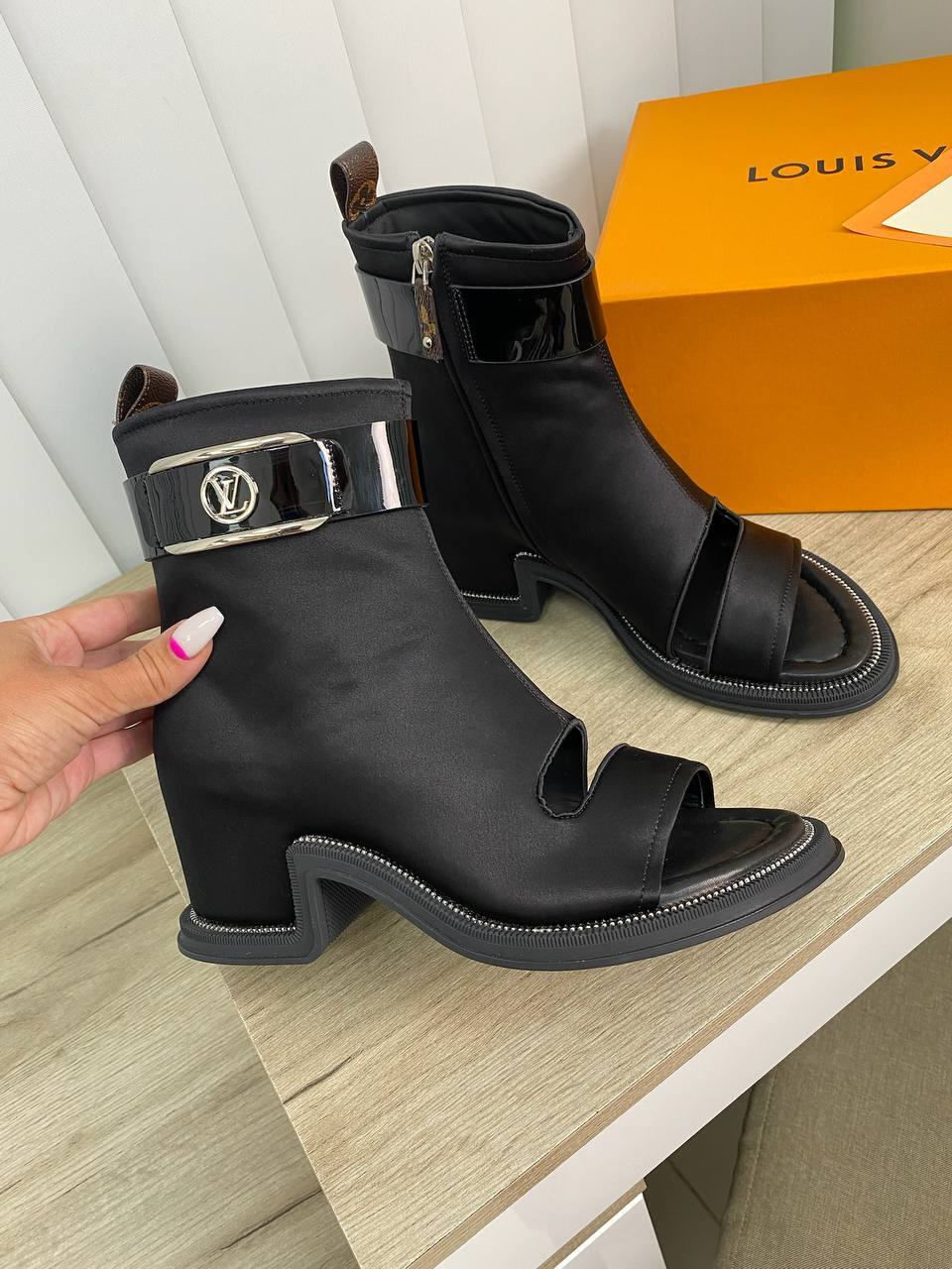 Коллекционные ботильоны Louis Vuitton BP-17516 Коллекционные ботильоны Louis Vuitton BP-17516