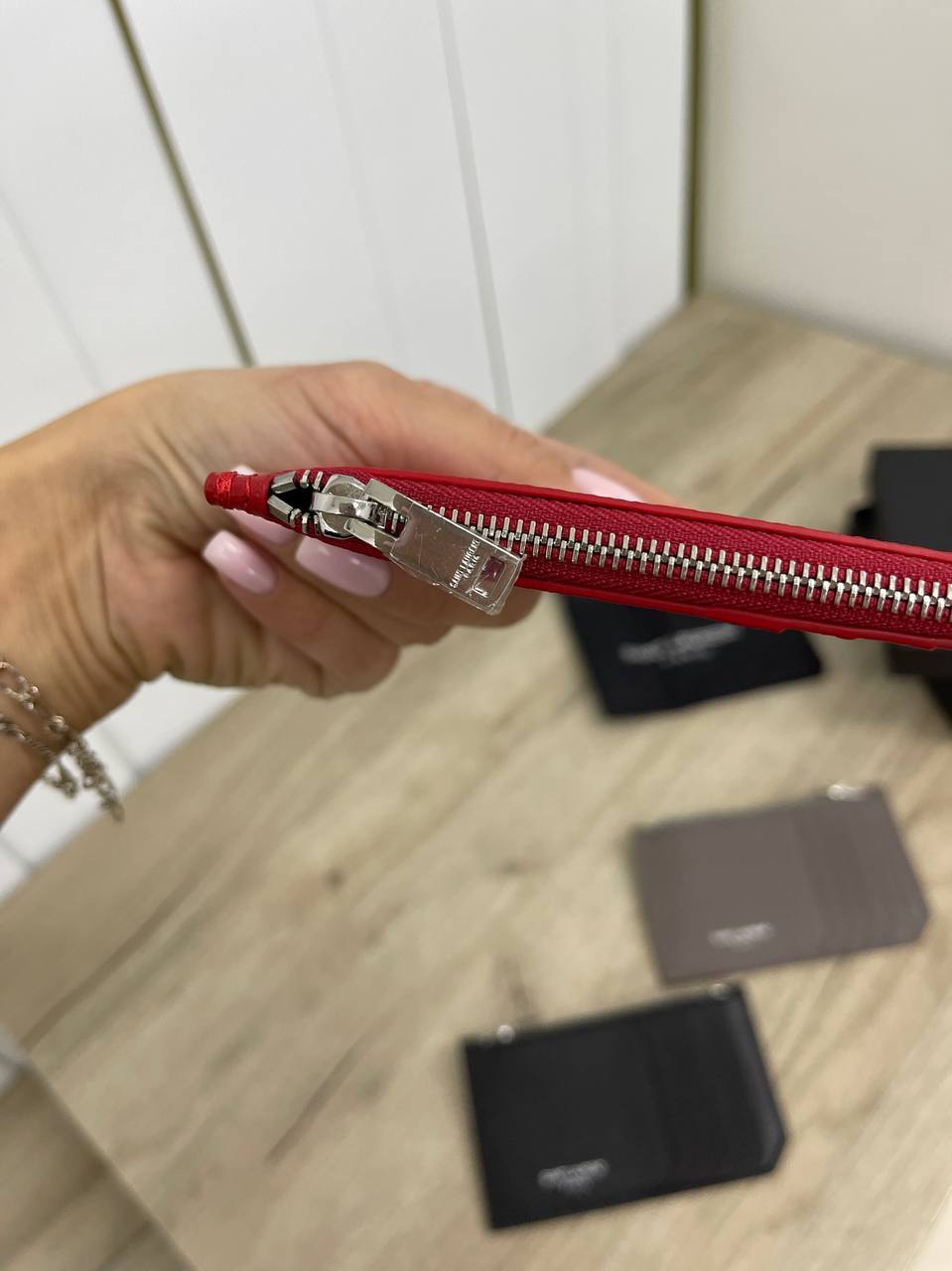 Красный трендовый картхолдер Yves Saint Laurent BP-18586 Красный трендовый картхолдер Yves Saint Laurent BP-18586