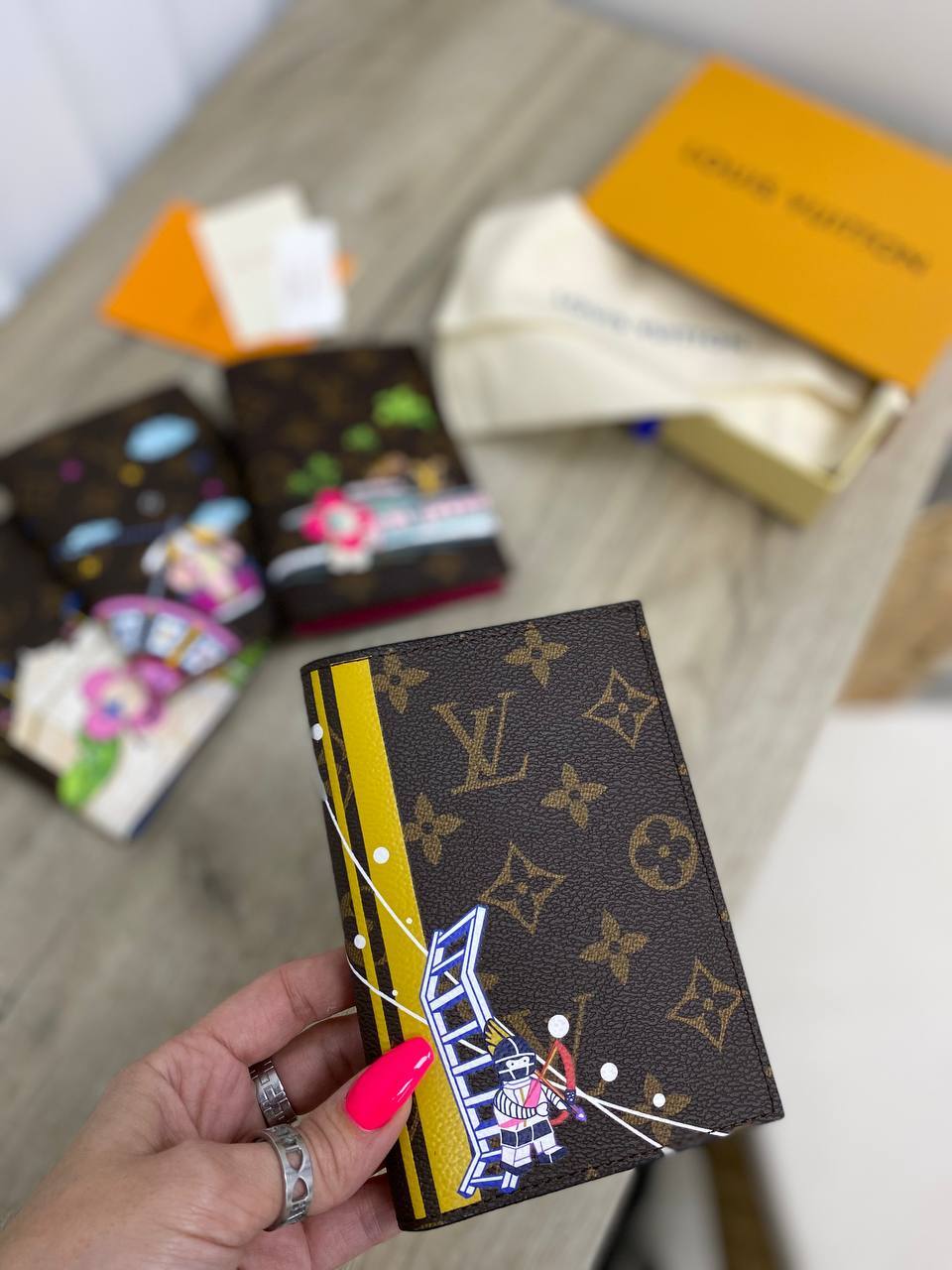 Обложка на паспорт коллекционная Louis Vuitton BP-23778 Обложка на паспорт коллекционная Louis Vuitton BP-23778