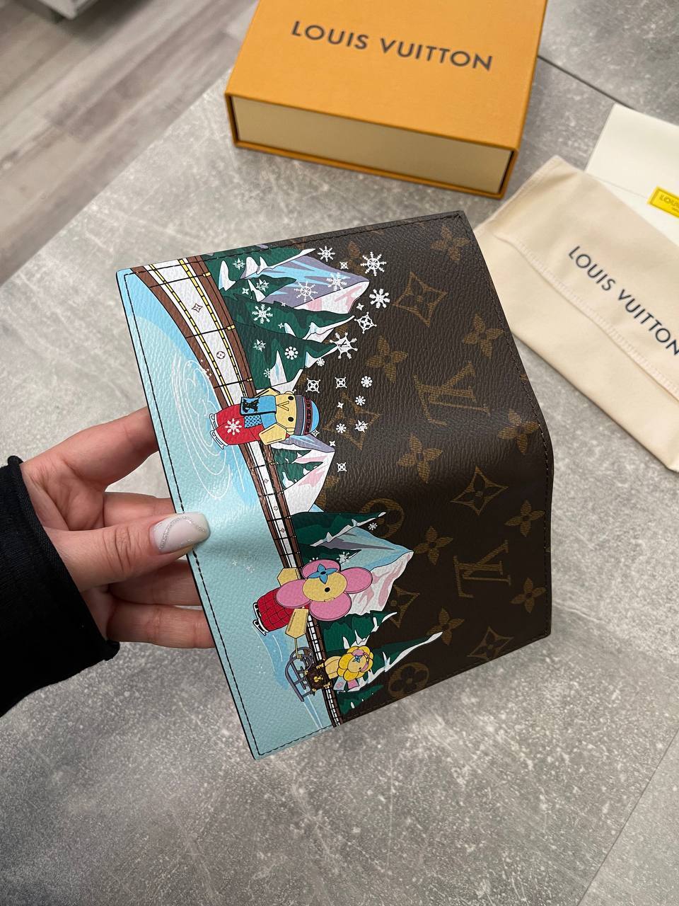 Коллекционная обложка на паспорт Louis Vuitton BP-45222 Коллекционная обложка на паспорт Louis Vuitton BP-45222