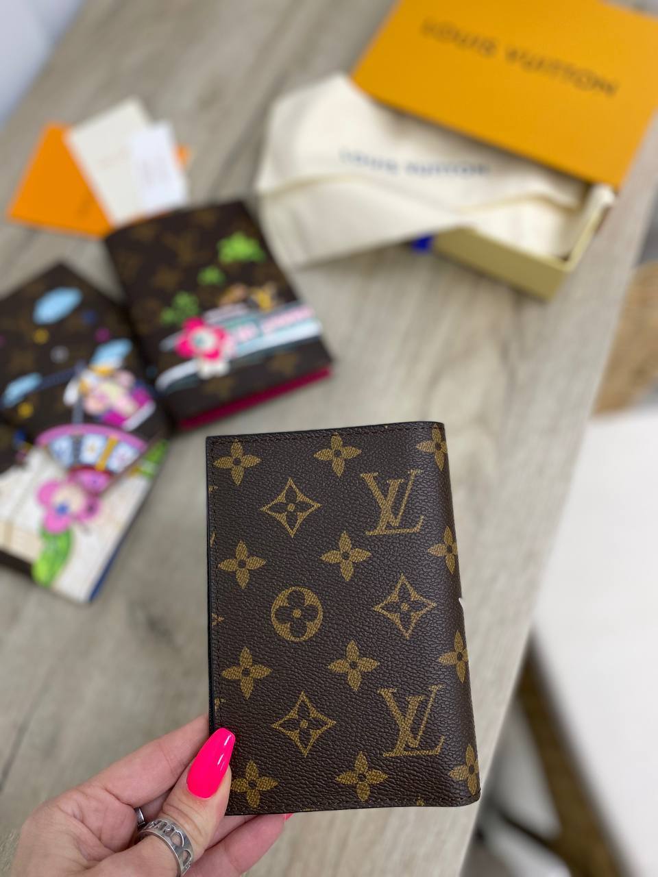 Обложка на паспорт коллекционная Louis Vuitton BP-23778 Обложка на паспорт коллекционная Louis Vuitton BP-23778