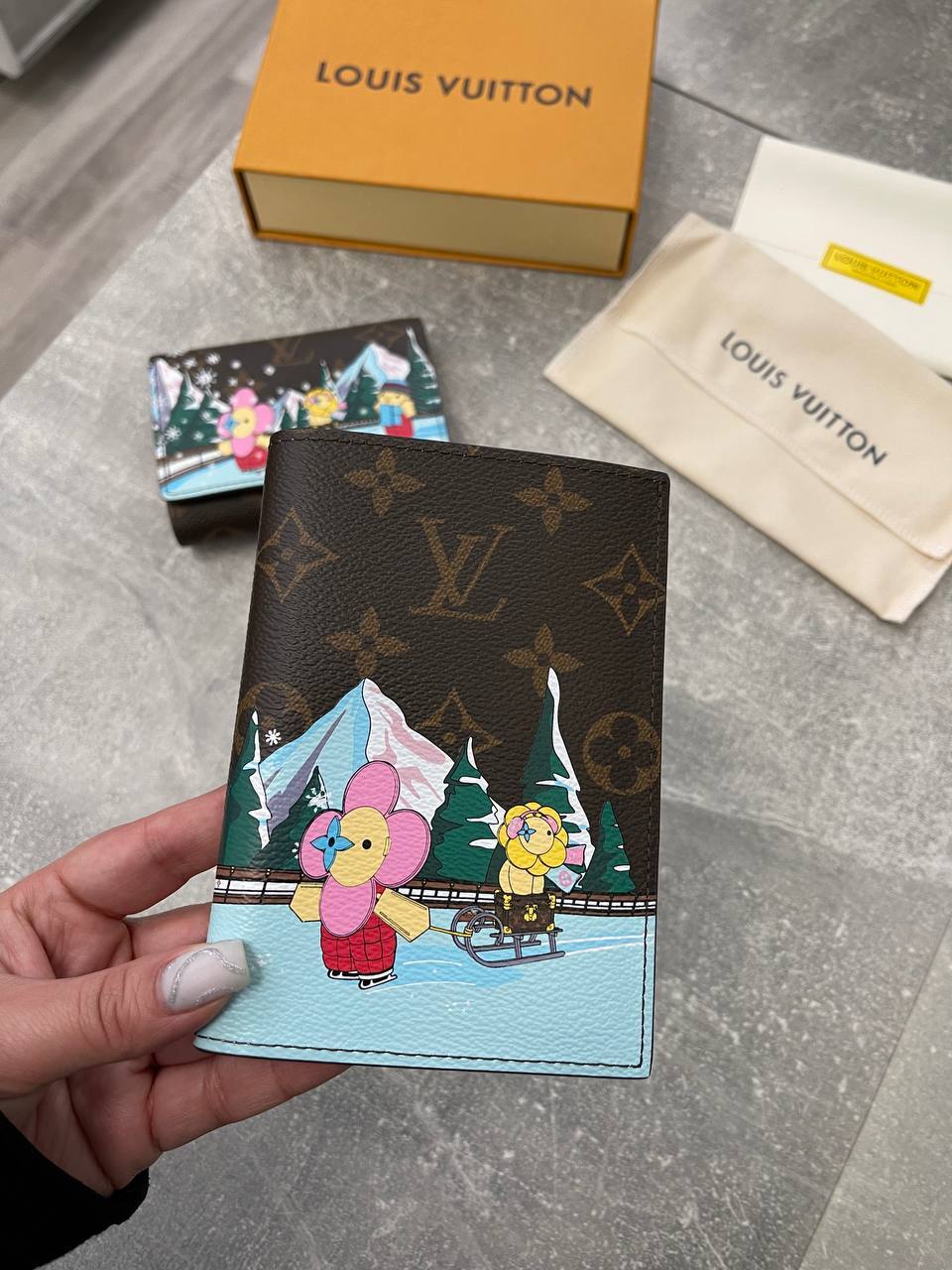 Коллекционная обложка на паспорт Louis Vuitton BP-45222 Коллекционная обложка на паспорт Louis Vuitton BP-45222