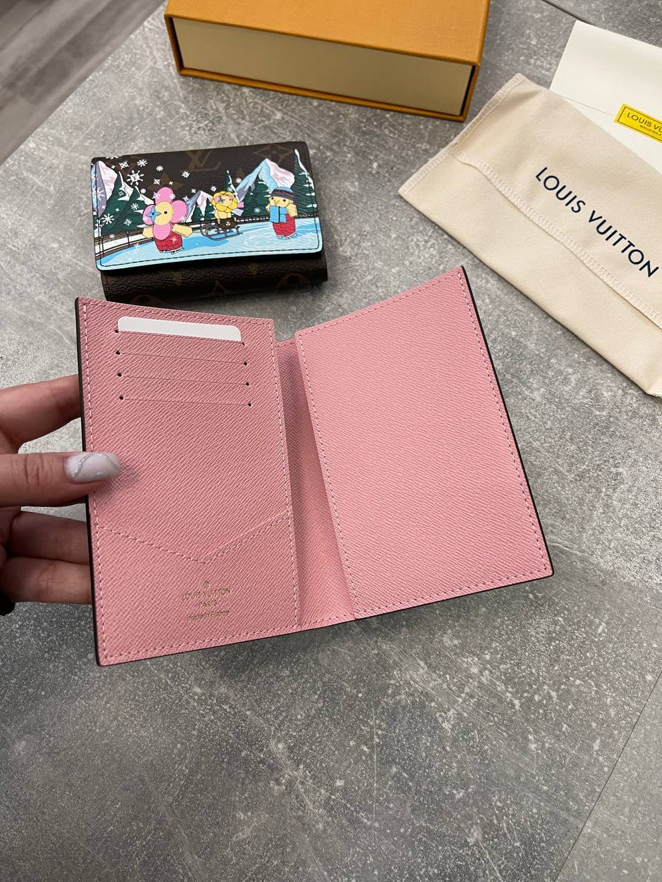 Коллекционная обложка на паспорт Louis Vuitton BP-45222 Коллекционная обложка на паспорт Louis Vuitton BP-45222