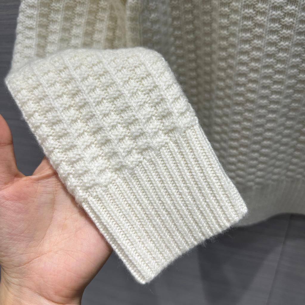 Женский свитер элитный Prada BP-42748 Женский свитер элитный Prada BP-42748