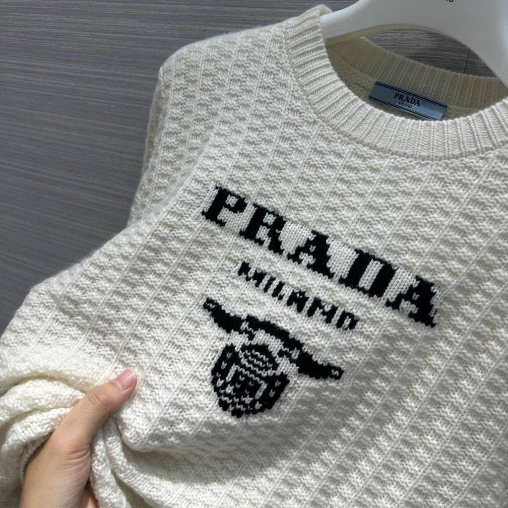 Женский свитер элитный Prada BP-42748 Женский свитер элитный Prada BP-42748