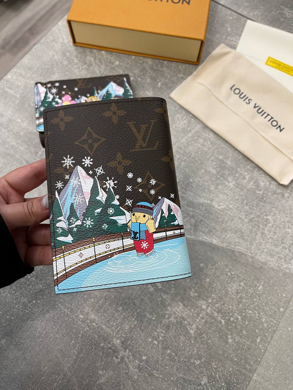 Коллекционная обложка на паспорт Louis Vuitton BP-45222 Коллекционная обложка на паспорт Louis Vuitton BP-45222