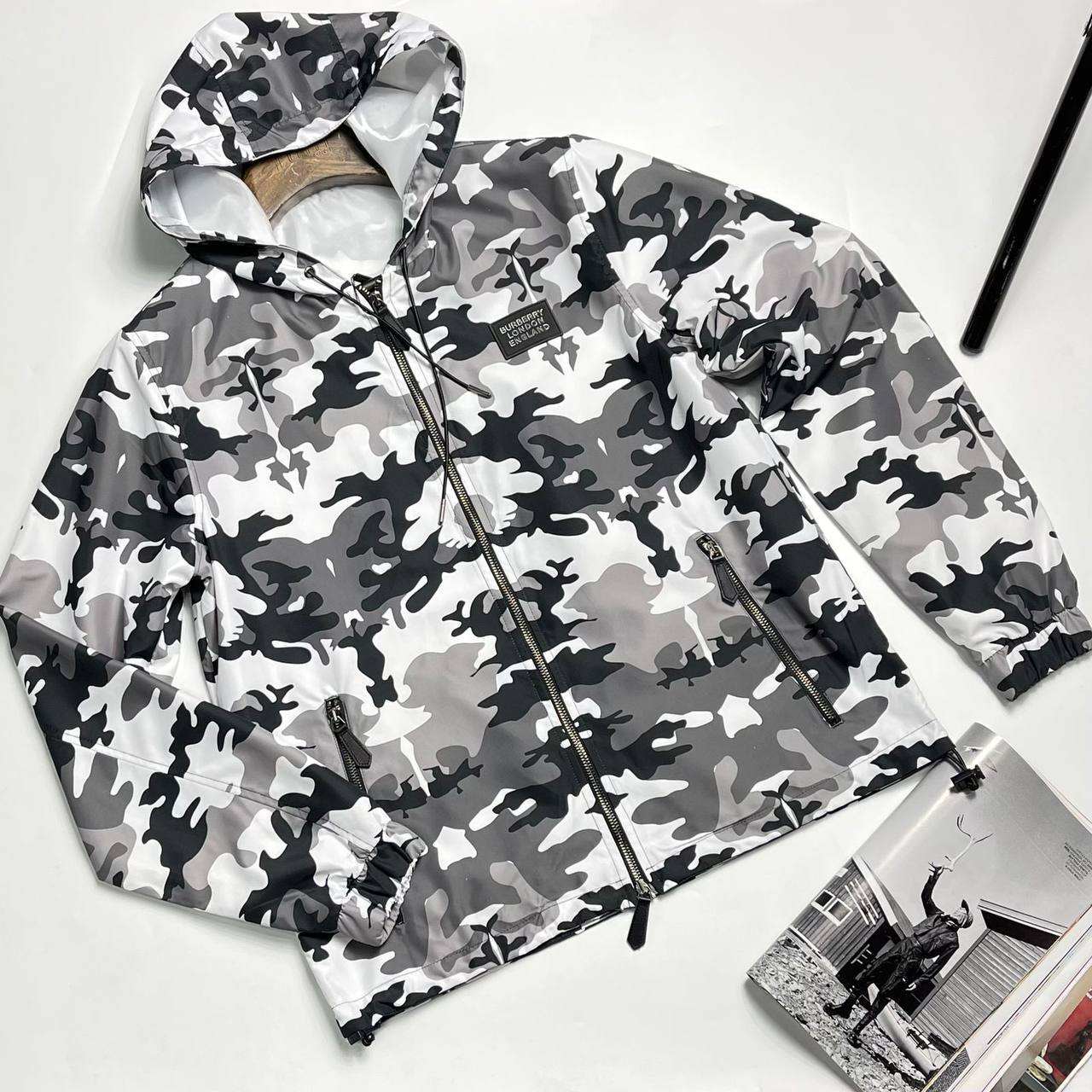 Легкая ветровка Burberry BP-18247 Легкая ветровка Burberry BP-18247