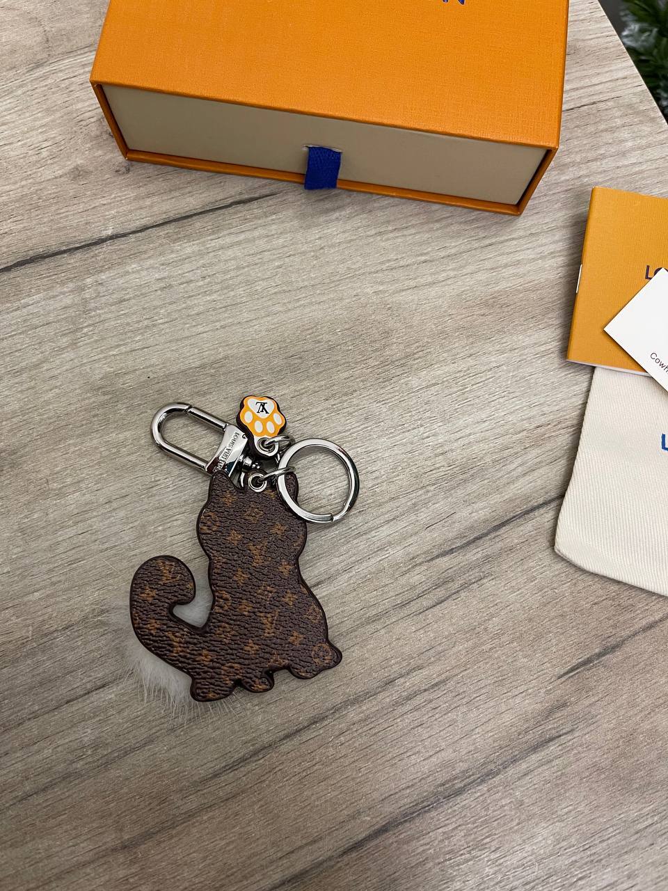Эксклюзивный брелок Louis Vuitton BP-44016 Эксклюзивный брелок Louis Vuitton BP-44016