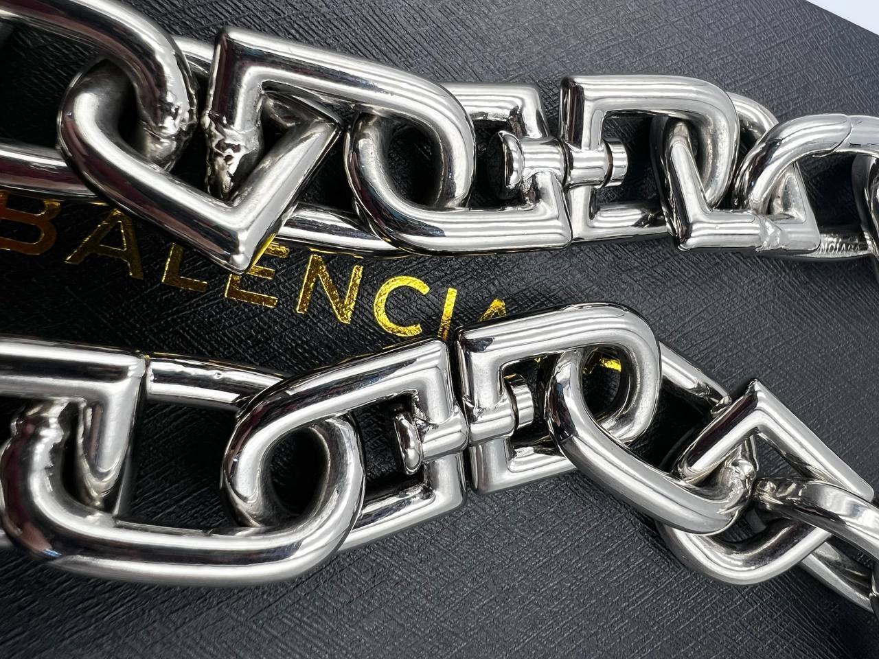 Колье коллекционное Balenciaga BP-48089 Колье коллекционное Balenciaga BP-48089