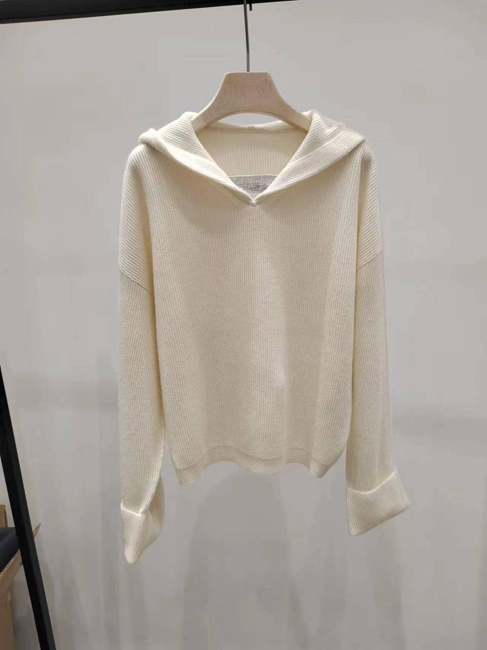 Коллекционный женский свитер BC BP-17981 Коллекционный женский свитер BC BP-17981