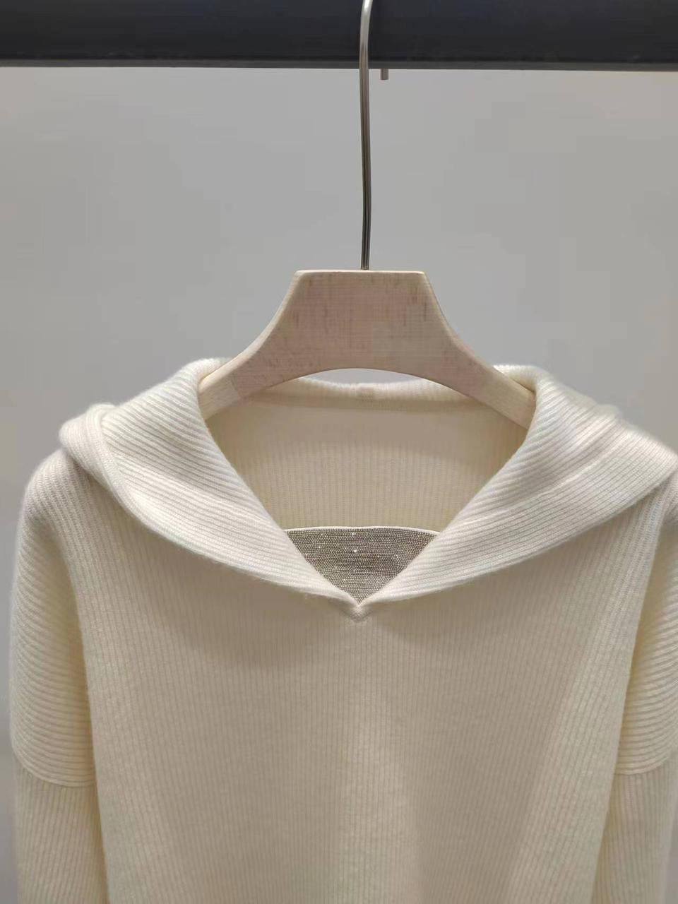 Коллекционный женский свитер BC BP-17981 Коллекционный женский свитер BC BP-17981