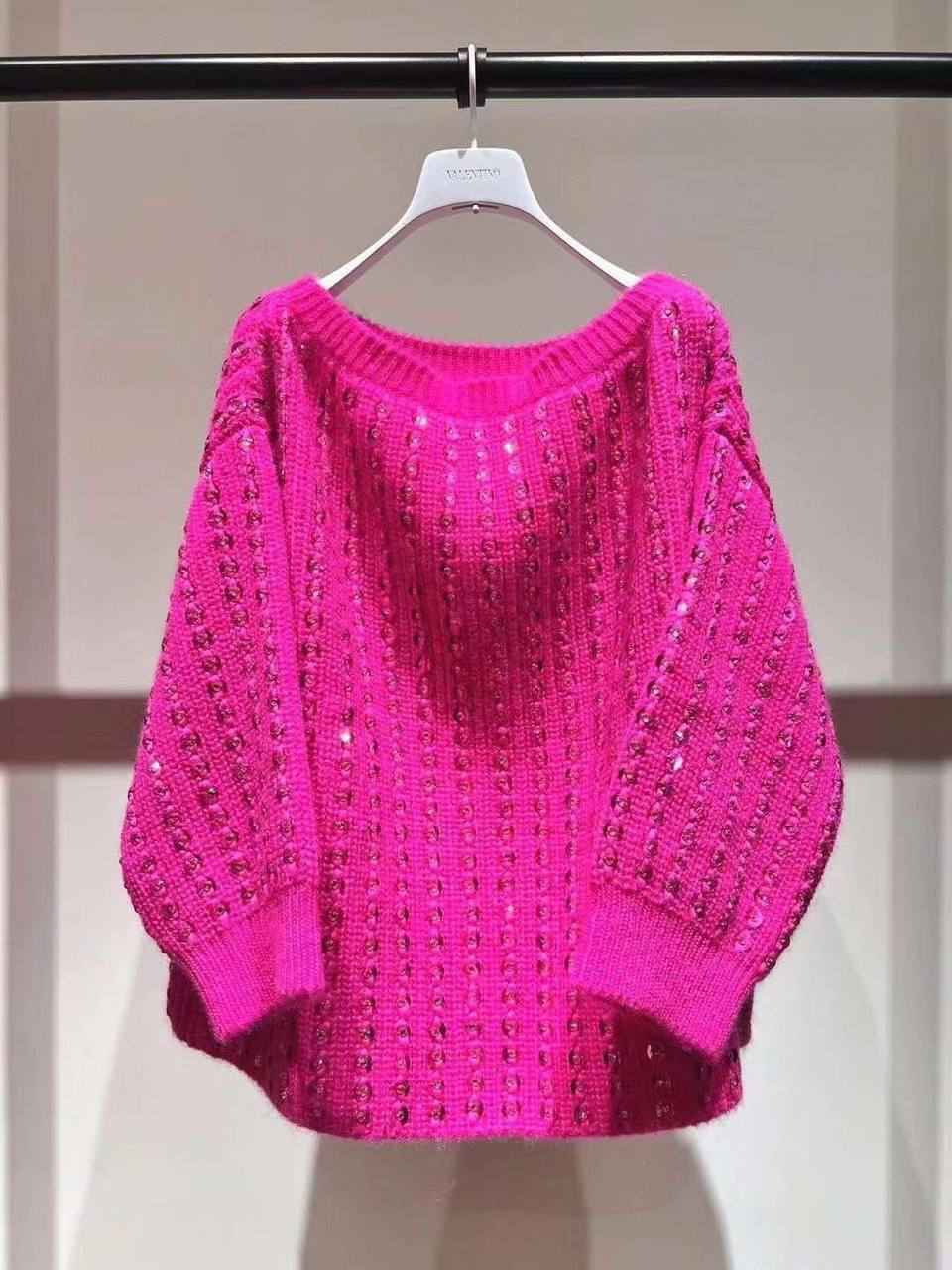 Коллекционный свитер из мохера с вышивкой Valentino BP-25659 Коллекционный свитер из мохера с вышивкой Valentino BP-25659