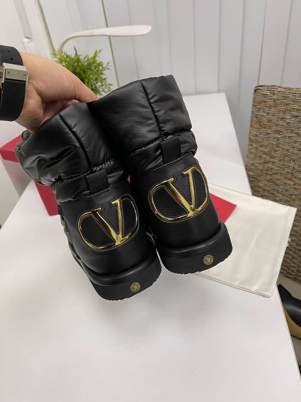Ботинки черные Valentino лимитированные BP-25335 Ботинки черные Valentino лимитированные BP-25335