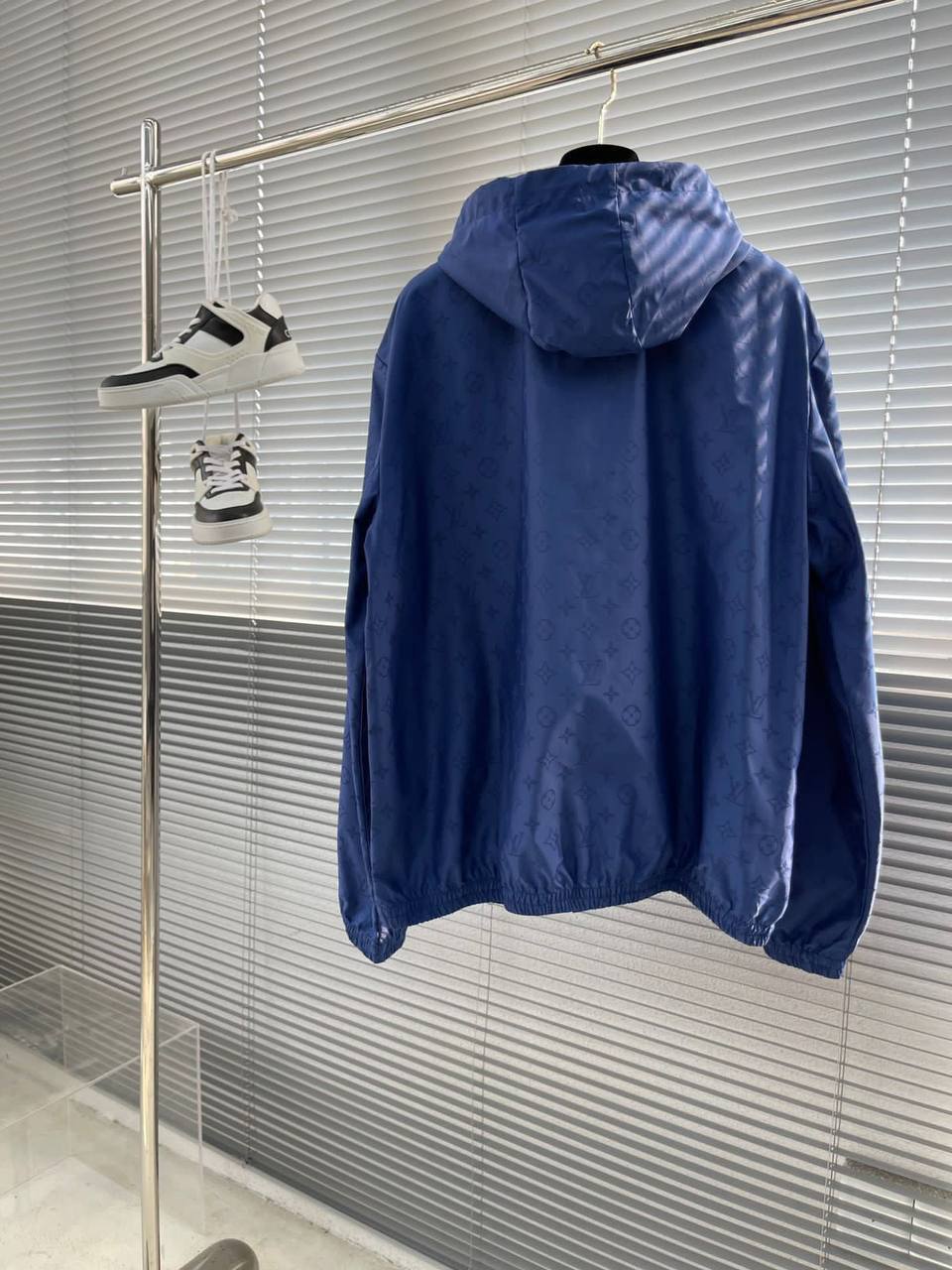 Повседневная ветровка Louis Vuitton BP-35058 Повседневная ветровка Louis Vuitton BP-35058